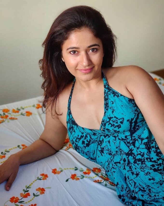 Actress Poonam Bajwa Latest Hot Images