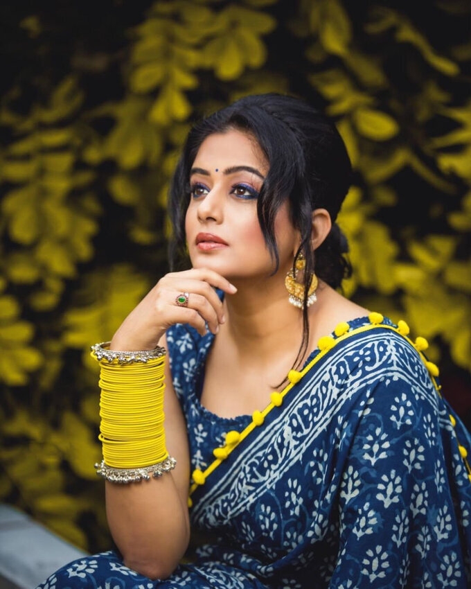 Actress PriyaMani Stunning Images In Saree