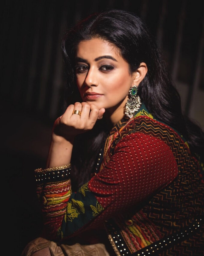 Actress PriyaMani Stunning Images In Saree