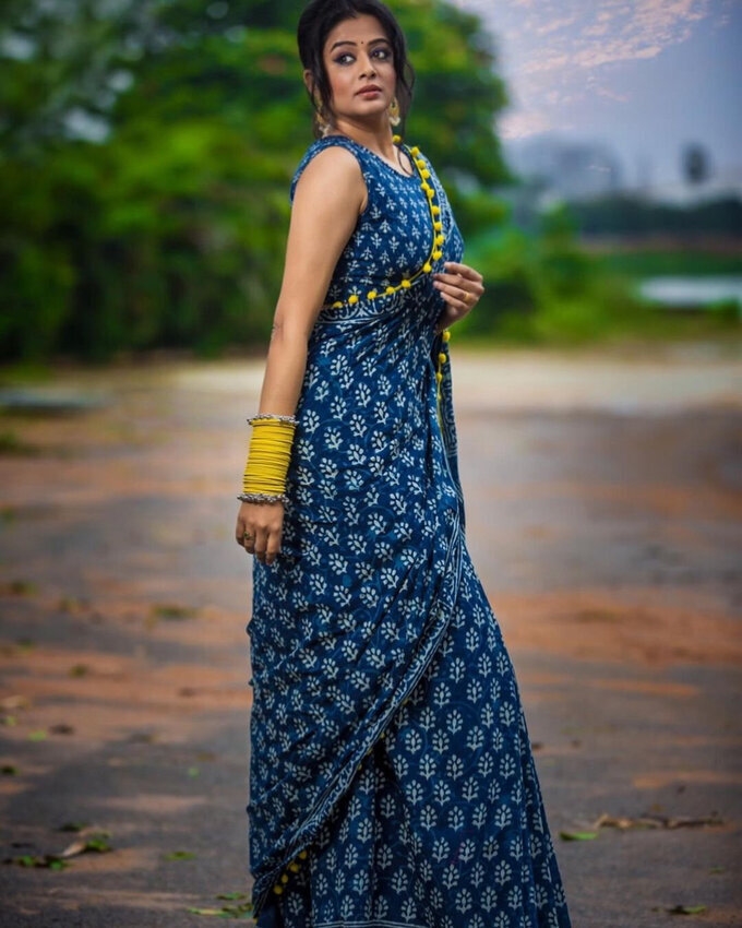 Actress PriyaMani Stunning Images In Saree