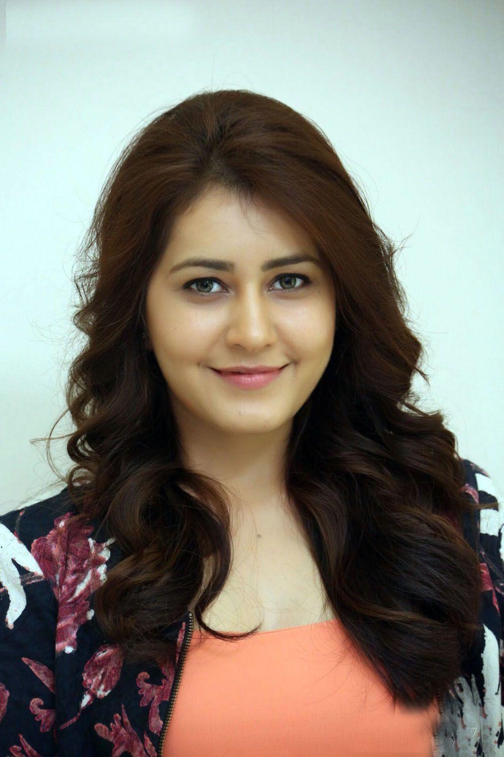 Actress Raashi Khanna Cute Images