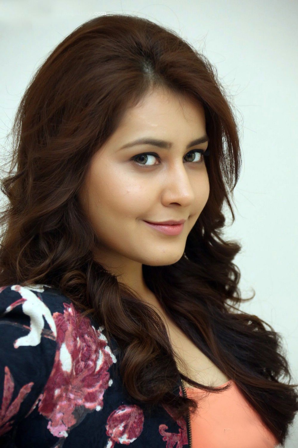 Actress Raashi Khanna Cute Images