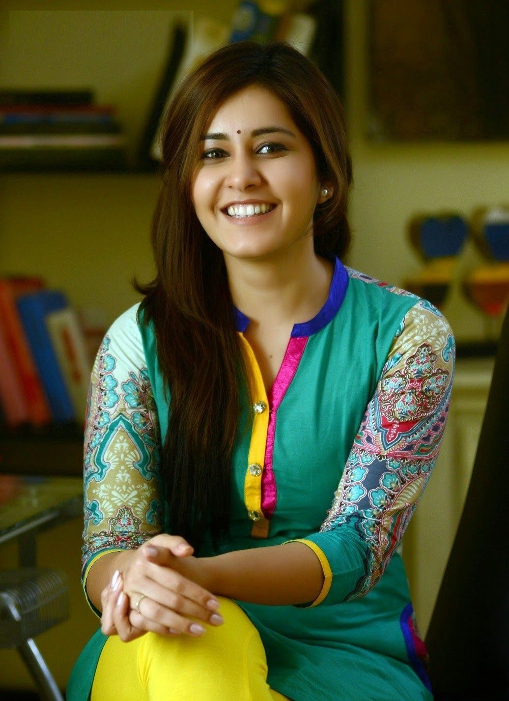 Actress Raashi Khanna Cute Images