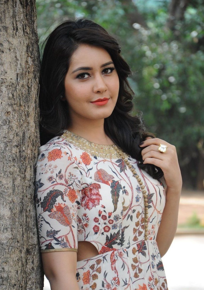 Actress Raashi Khanna Cute Images