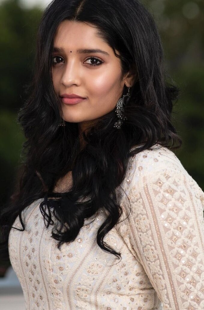 Actress Ritika Singh Latest Photos