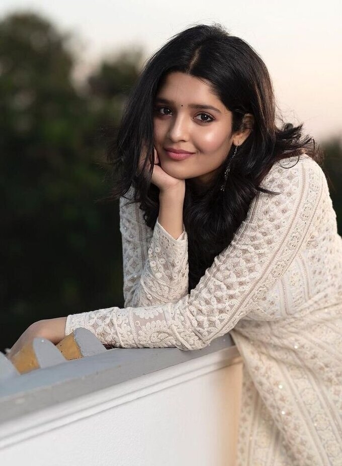 Actress Ritika Singh Latest Photos