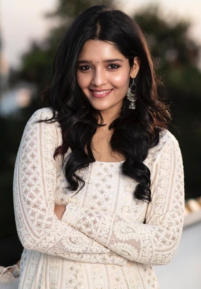 Actress Ritika Singh Latest Photos