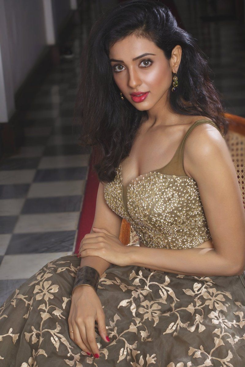 Actress Riya Suman latest Image Collection