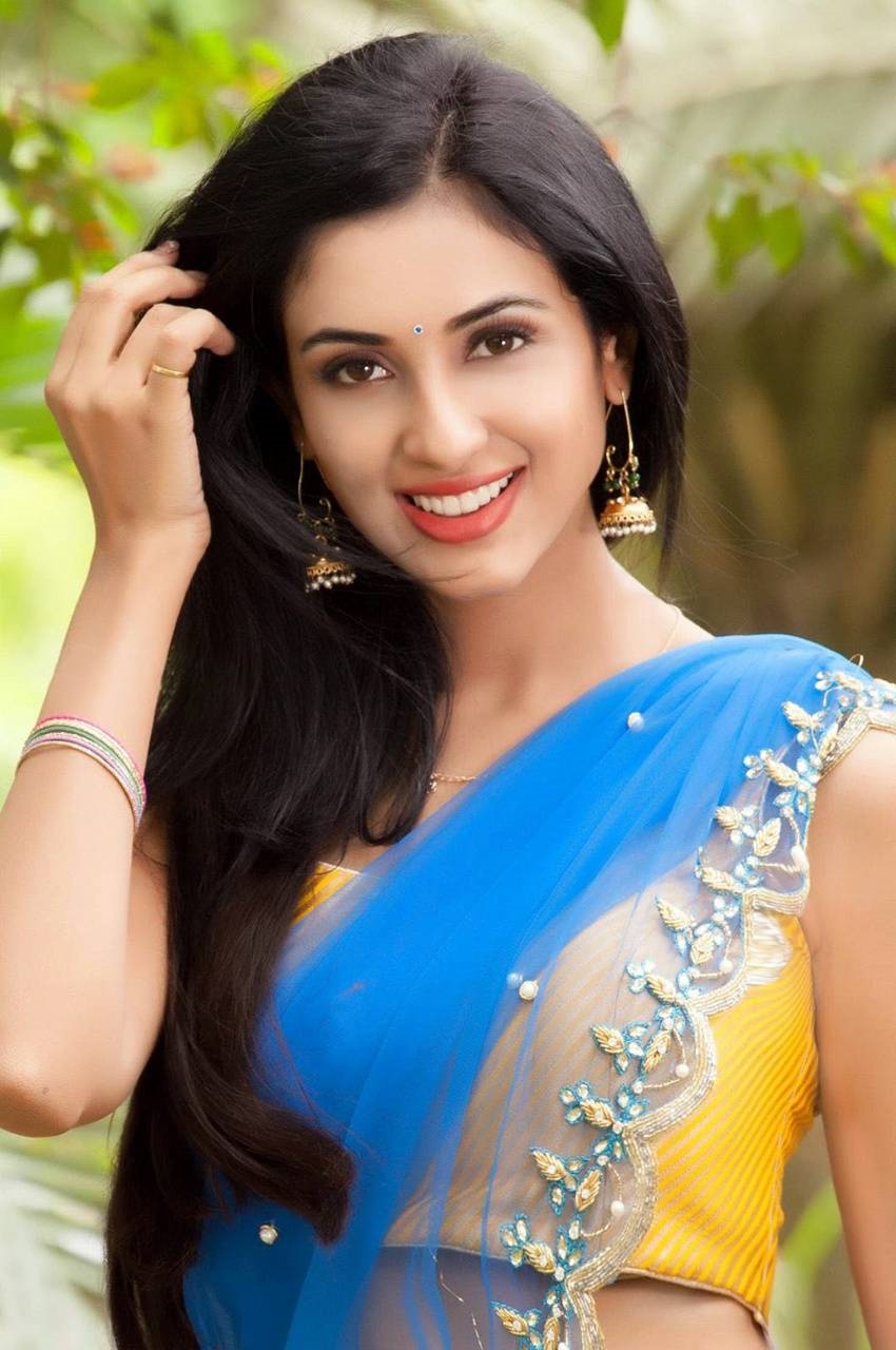 Actress Riya Suman latest Image Collection