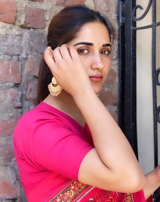 Actress Ruhani Sharma Latest Cute Photos