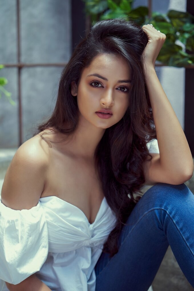 Actress Shanvi Srivastava Latest Hot Images