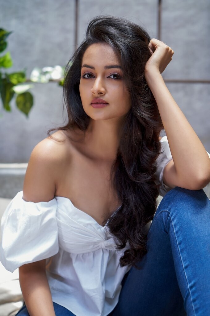 Actress Shanvi Srivastava Latest Hot Images