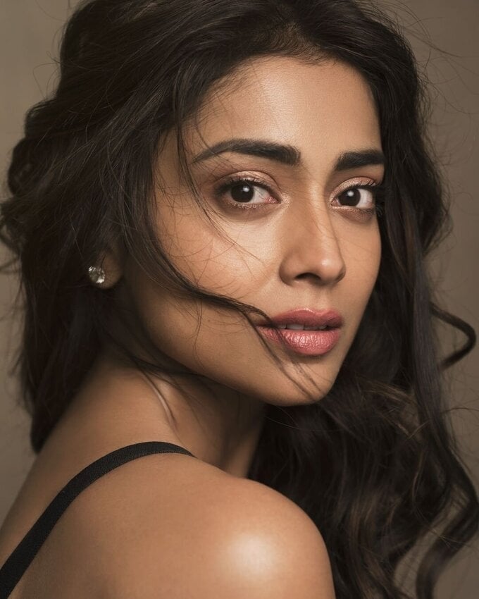 Actress Shriya Saran Latest Images