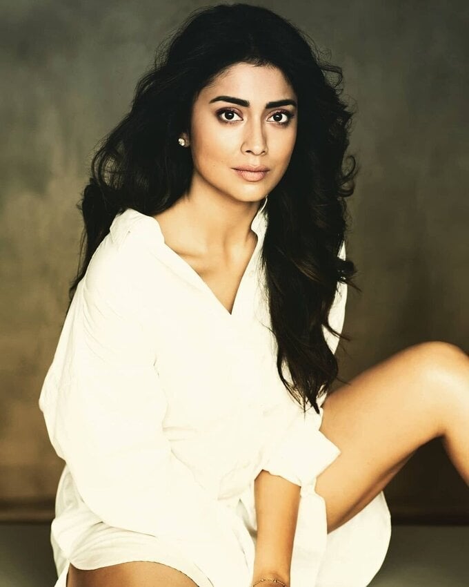 Actress Shriya Saran Latest Images