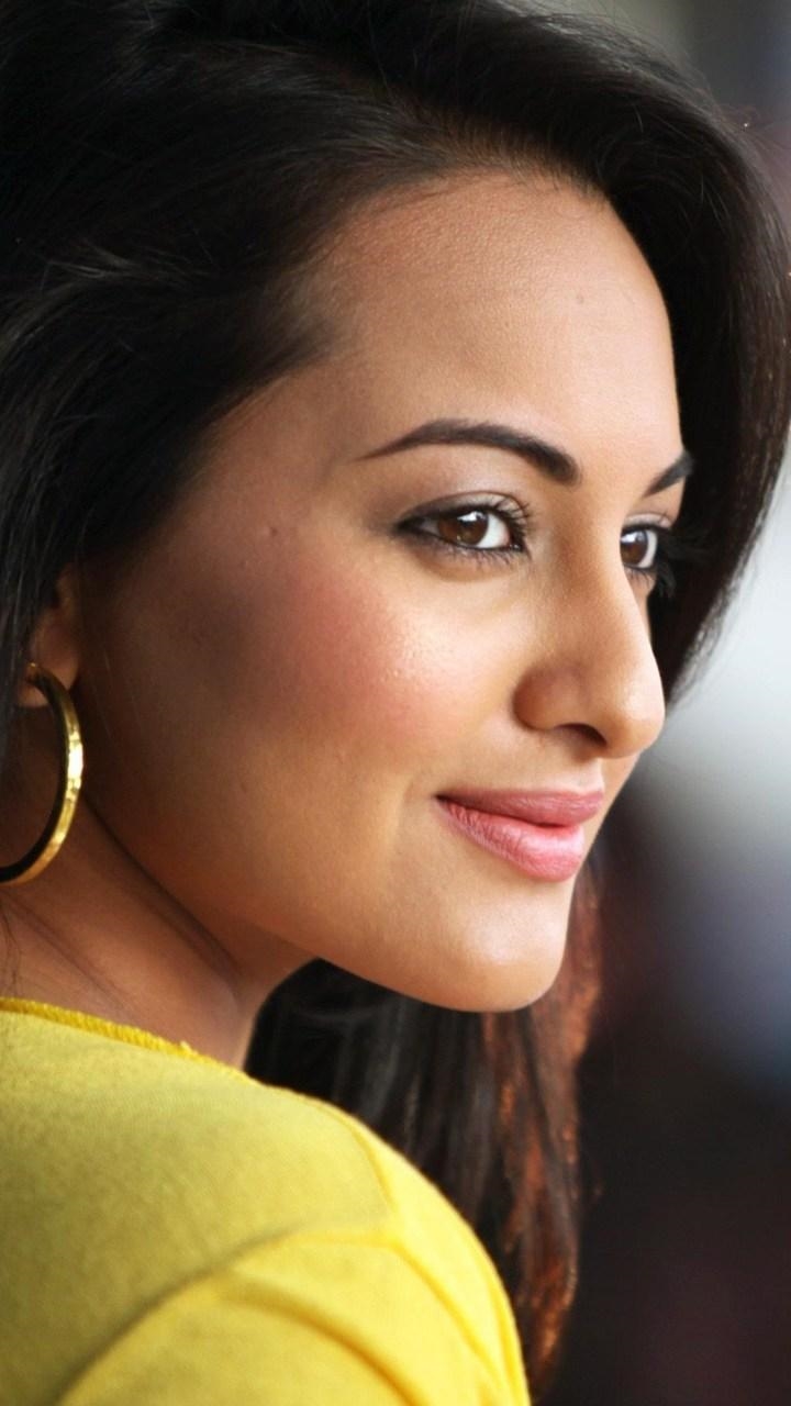 Actress Sonakshi Sinha Image Collection