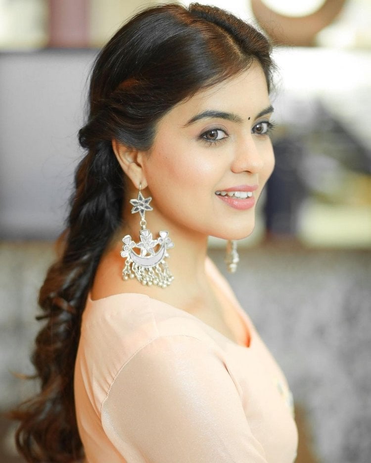 Amritha Aiyer New Images Gallery Collection