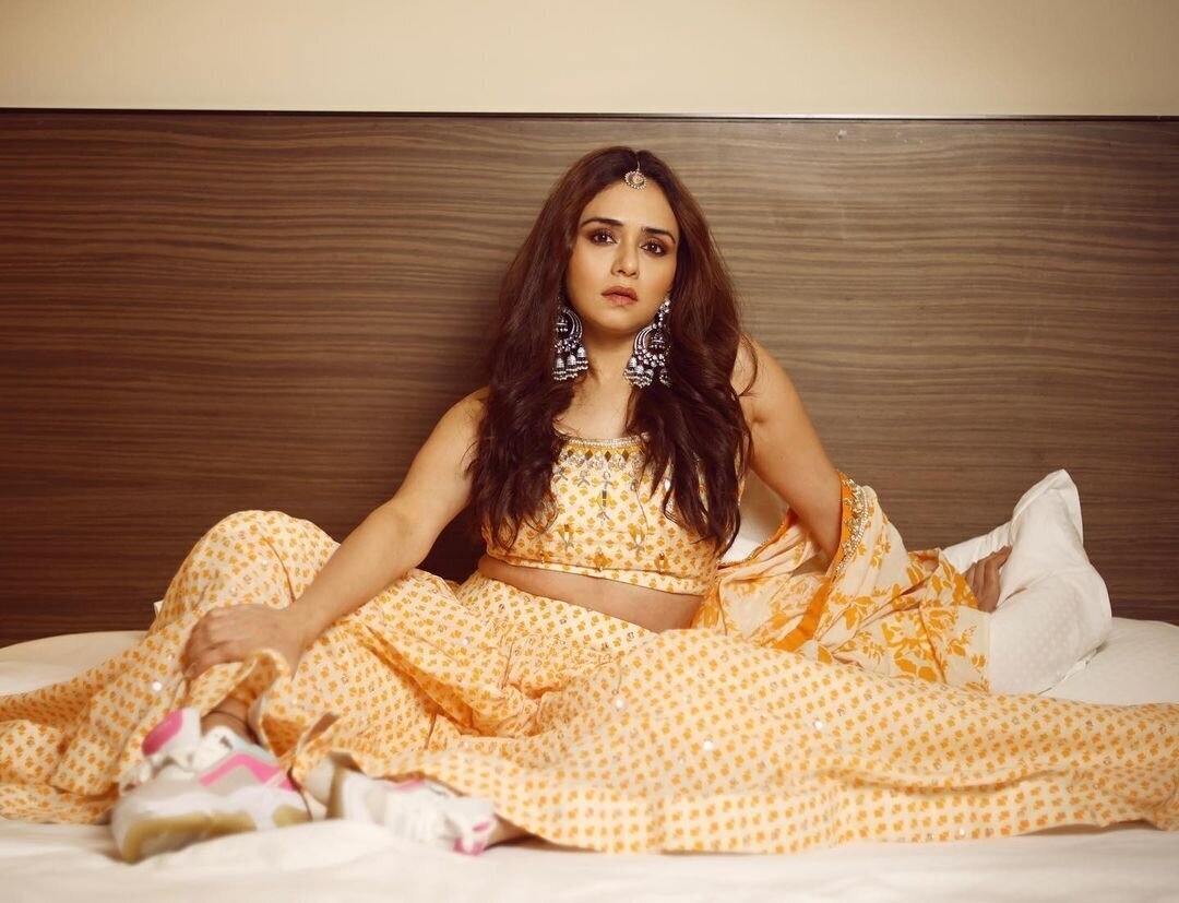 Amruta Khanvilkar Amazing Looks Images