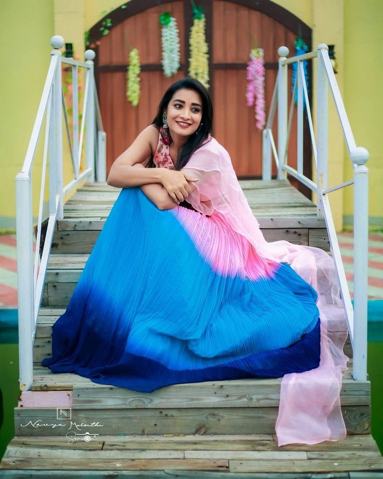 Bhanu Shree Images New Images In Half Saree