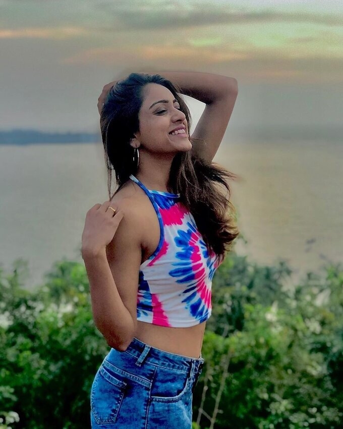 BiggBoss Contestant And Actress Vithika Sheru Images