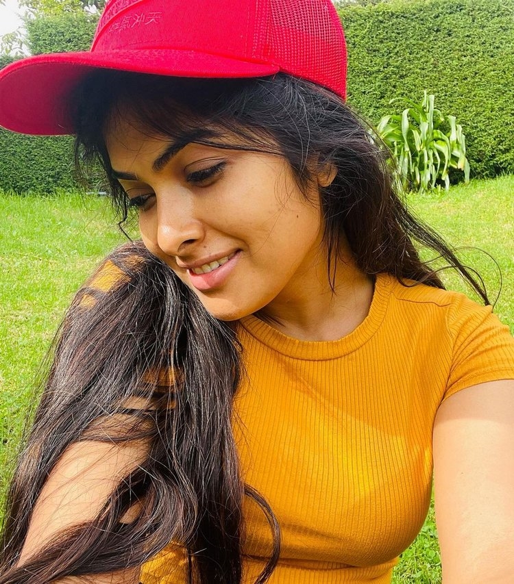 Divi Vadthya New Photos In Yellow