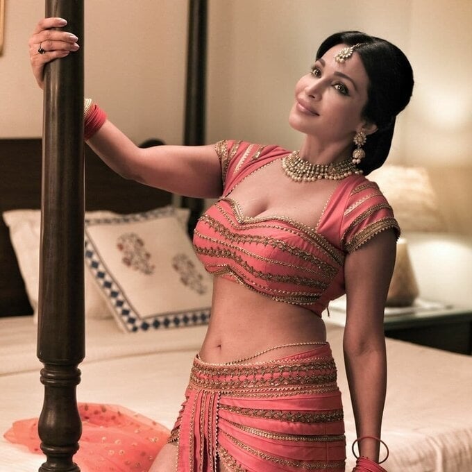 Flora Saini Photos In Shoot