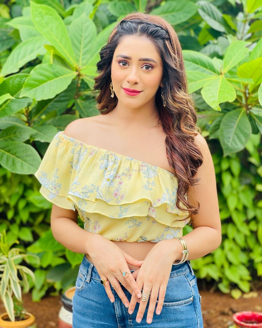 Hiba Nawab New Images In Stylish Look