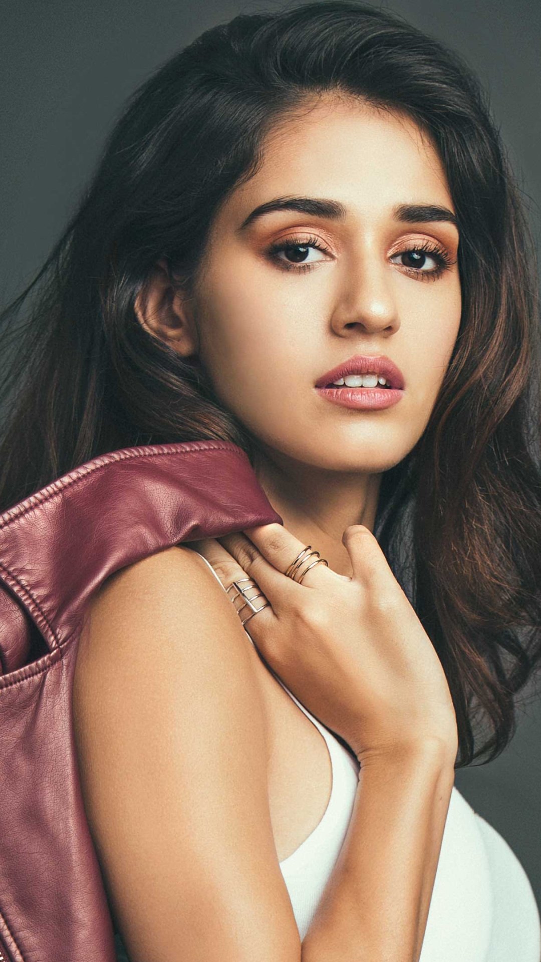 Hot Actress Disha Patani Stunning Images