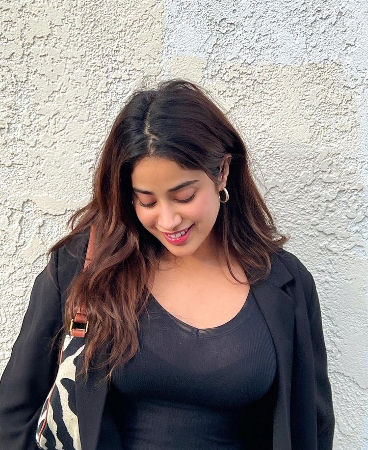 Janhvi Kapoor Stunning Photos