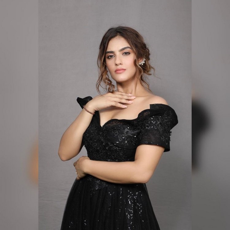 Kavya Thapar New Images In Black Dress