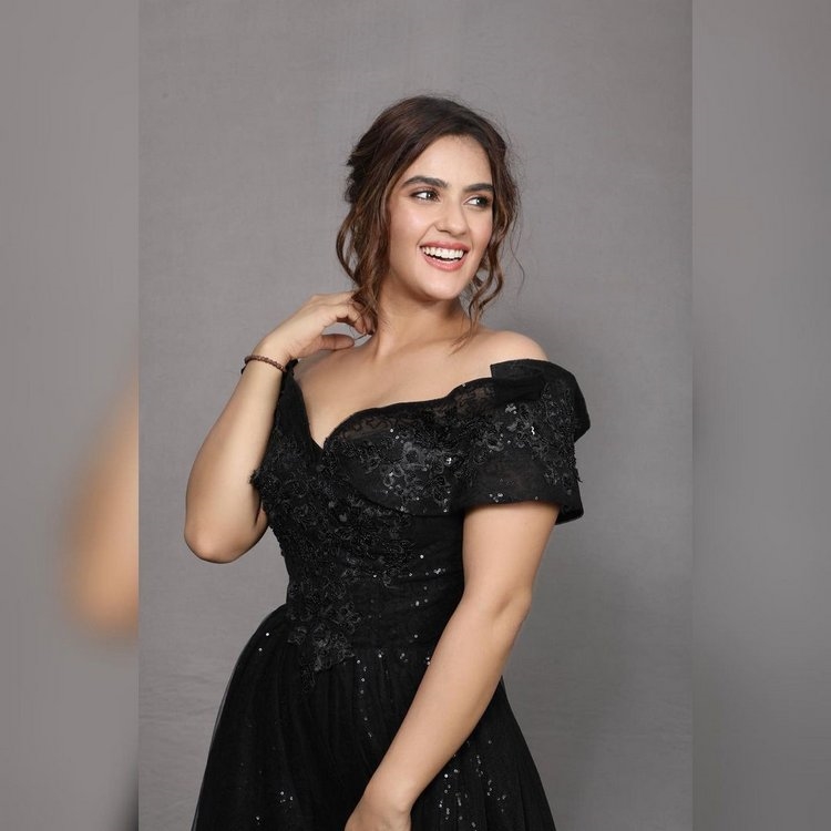 Kavya Thapar New Images In Black Dress