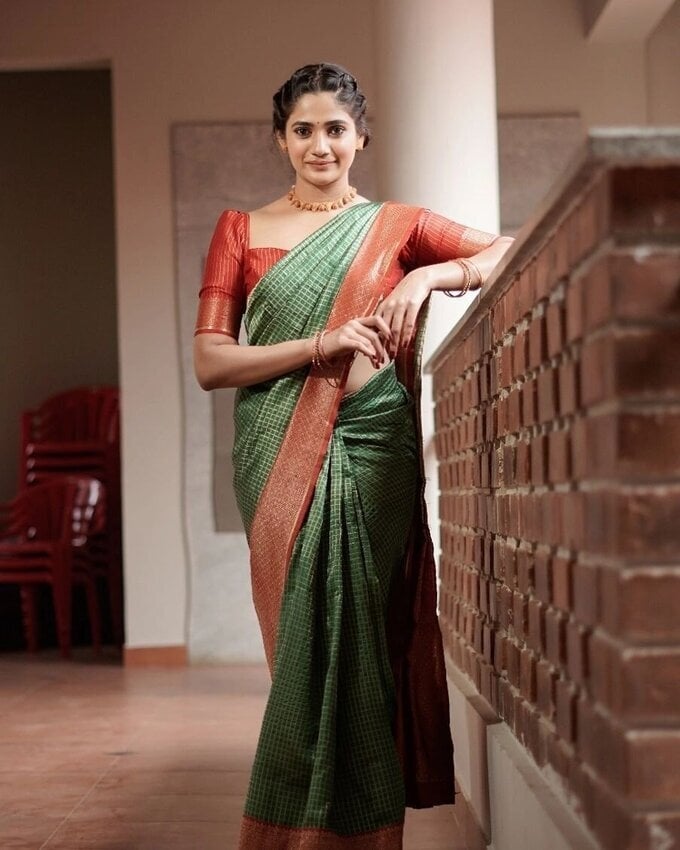 Losliya Mariyanesan New Images