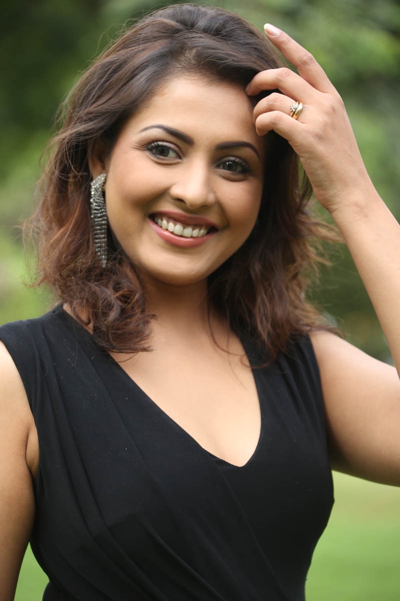 Madhu shalini black dress photos