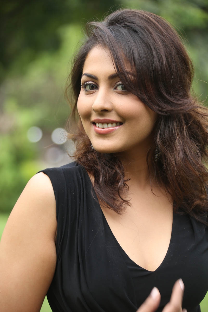 Madhu shalini black dress photos