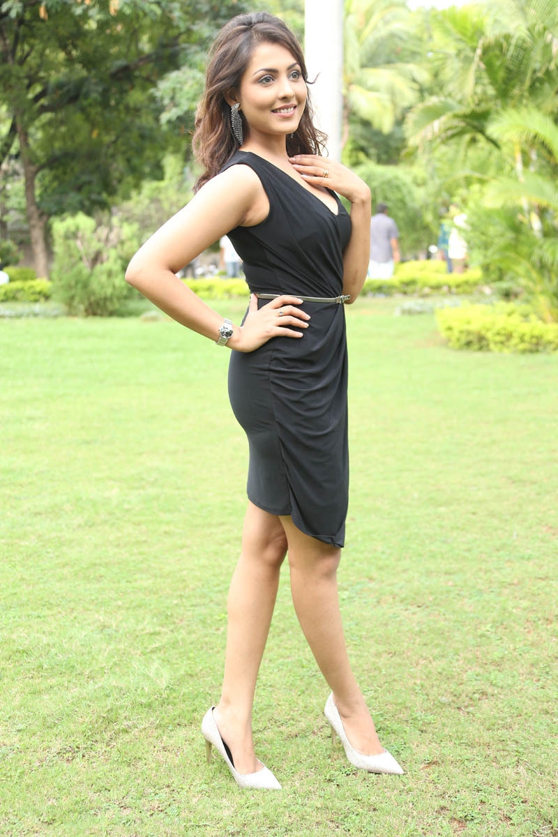 Madhu shalini black dress photos