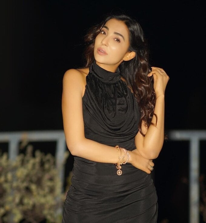 Parvati Nair New Images Gallery Shoot