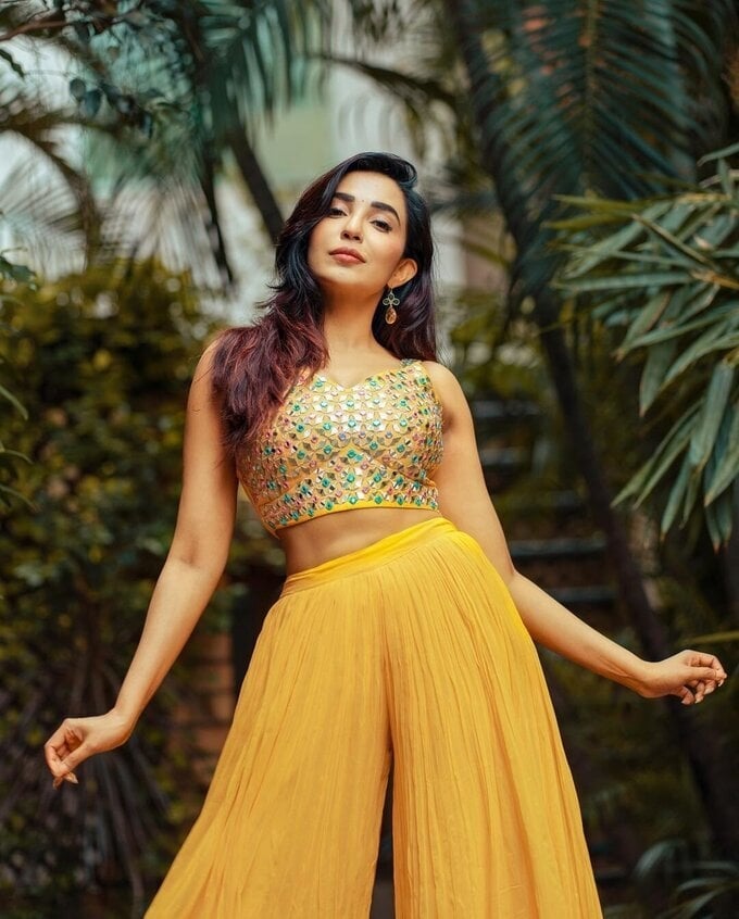 Parvati Nair Photos In Yellow Dress