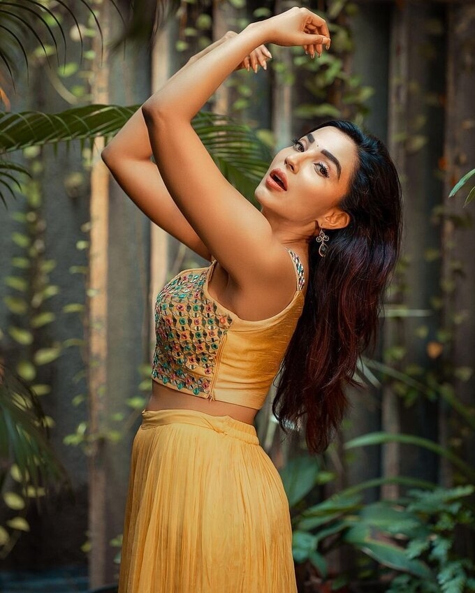 Parvati Nair Photos In Yellow Dress