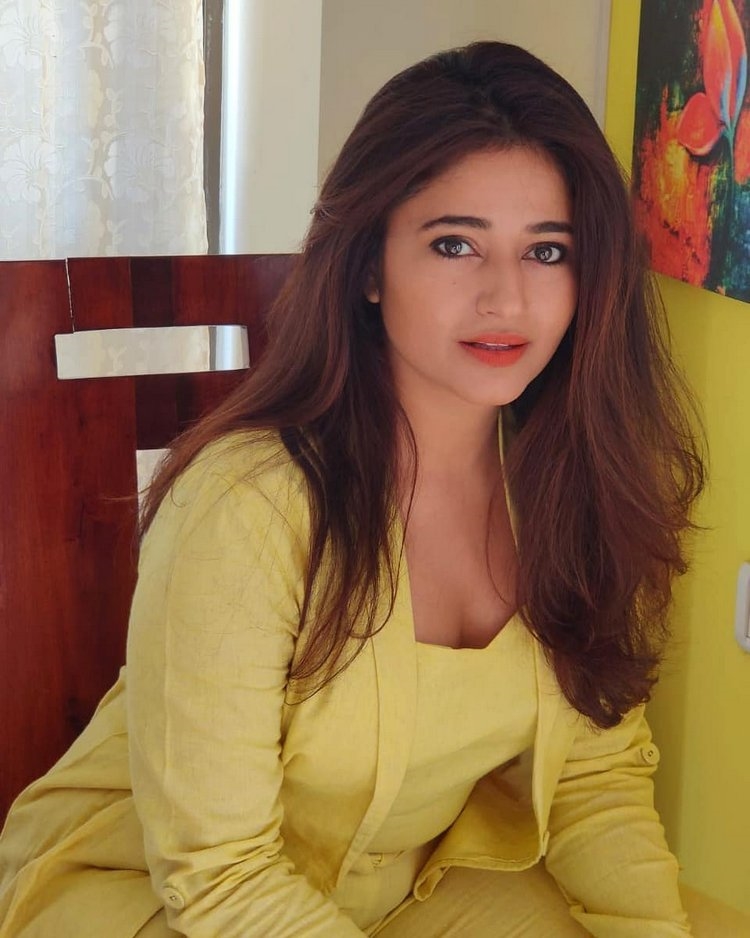 Poonam Bajwa Images Collection