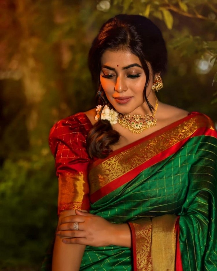 Poorna New Images In Green Saree