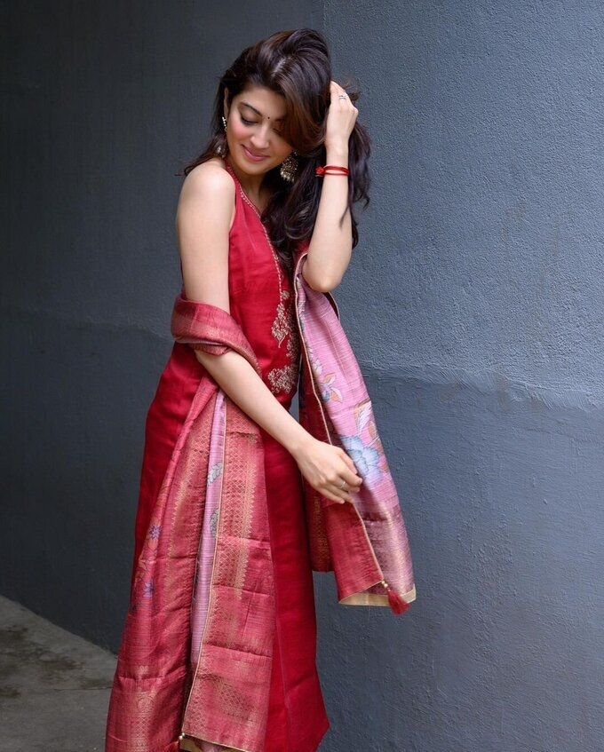 Pranitha Subhash New Images Gallery