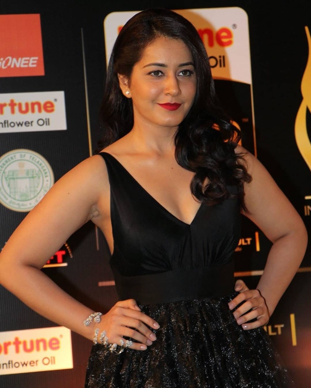 Raashi khanna photos in awards ceremony