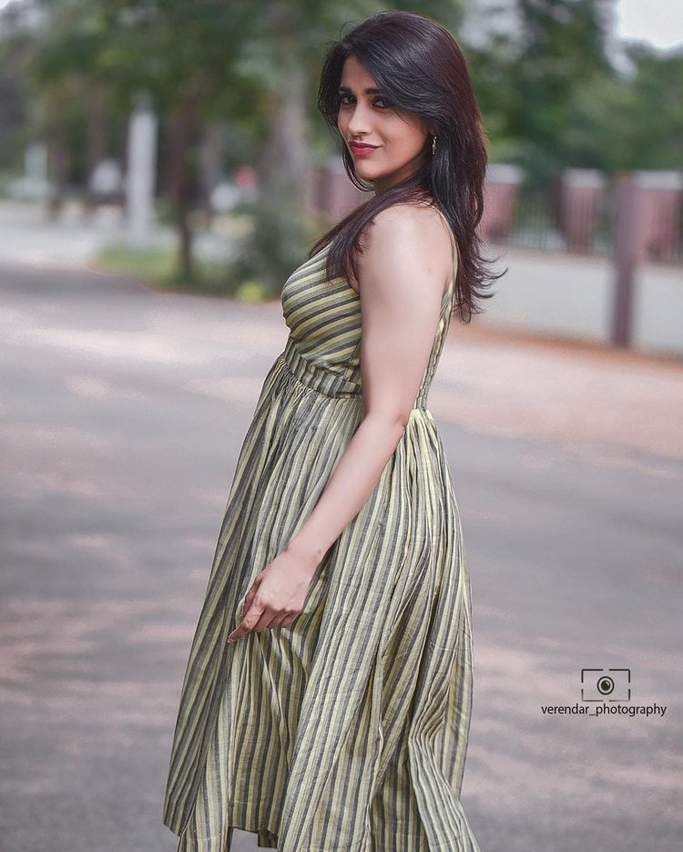 Rashmi Gautam Stunning Photos