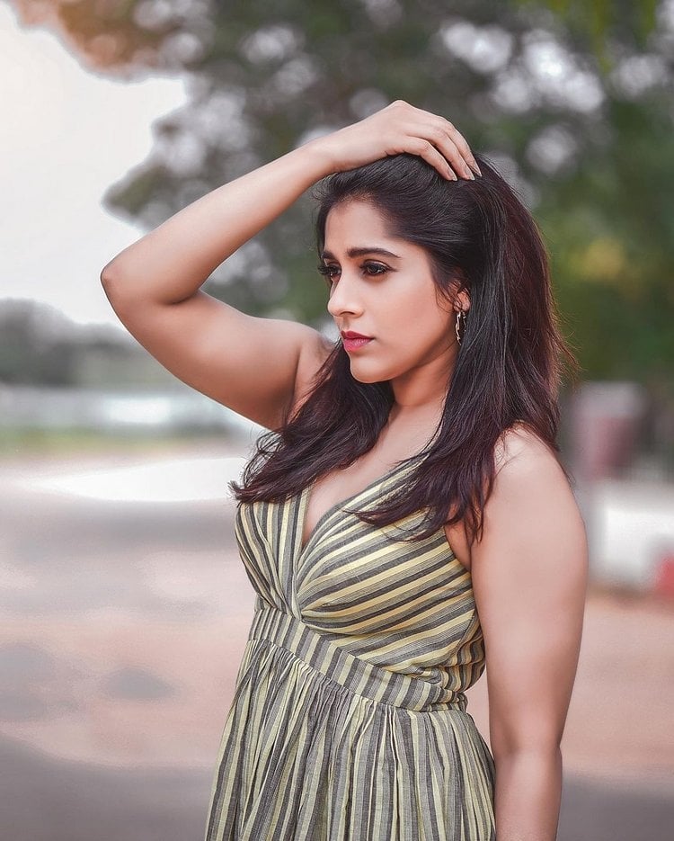 Rashmi Gautam Stunning Photos