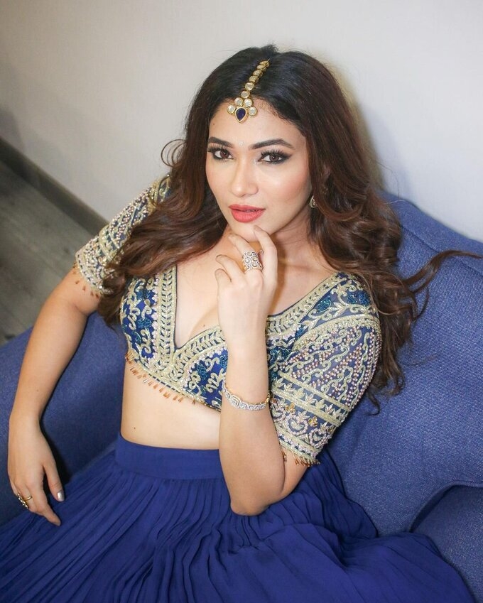 Ridhima Pandit Photos In Shoot