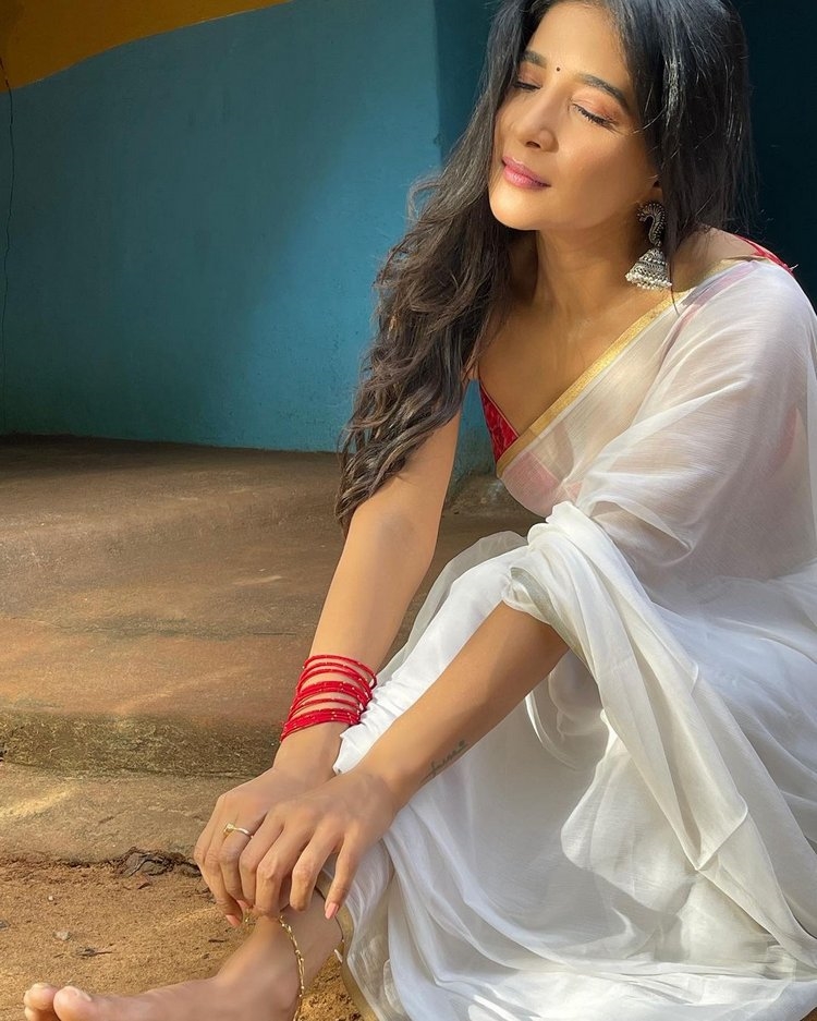 Sakshi Agarwal New Images Shoot