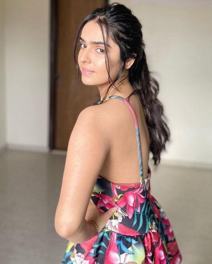 Samiksha Pednekar New Images In Insta