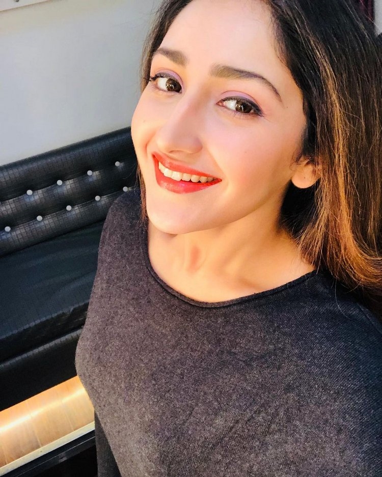 Sayyeshaa New Photos Collection