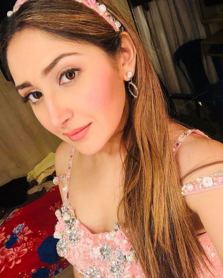 Sayyeshaa New Photos Collection