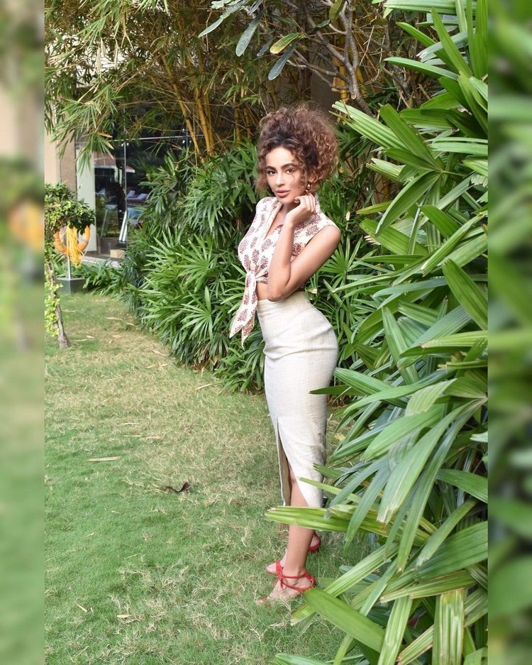 Seerat Kapoor Stunning Photos