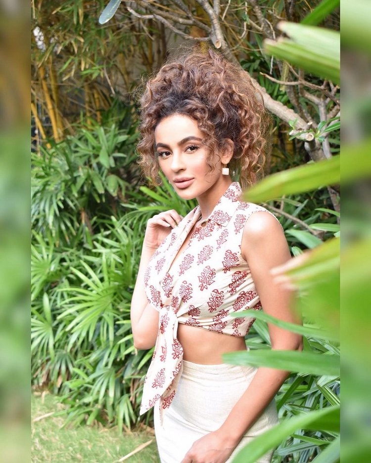 Seerat Kapoor Stunning Photos